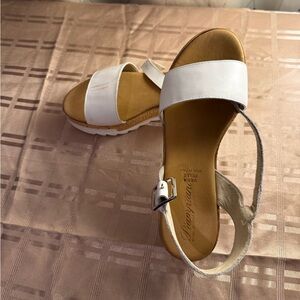 Pianiriumi size 38 bramd new sandals on a wedge in white